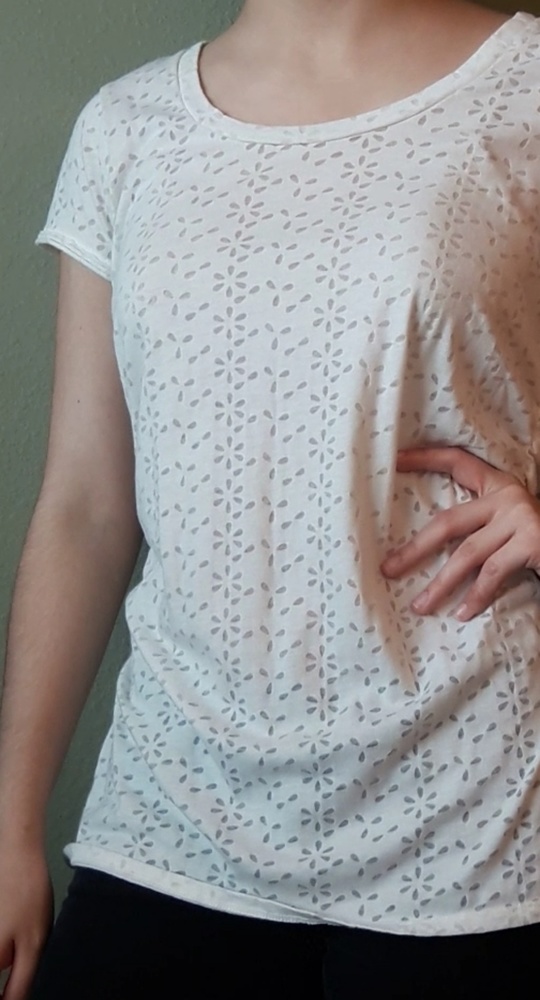 White tee shirt